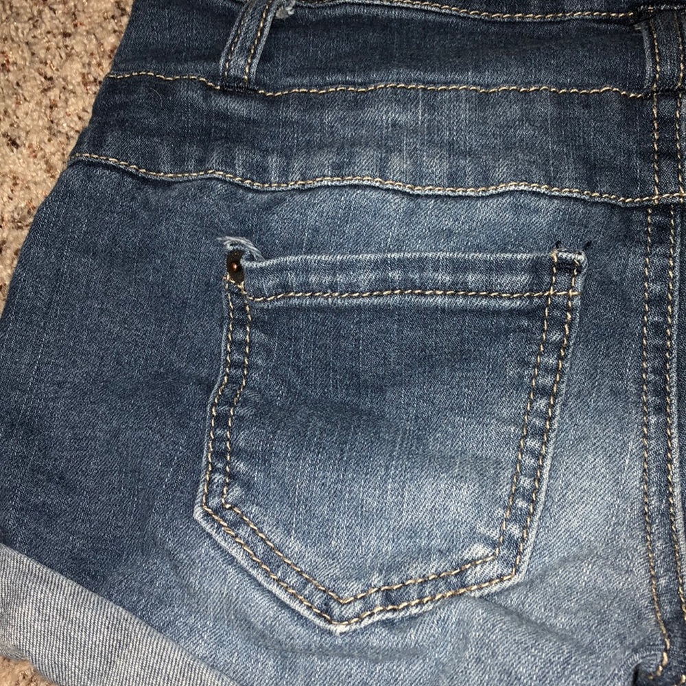 Shorts - Picture 3 of 5